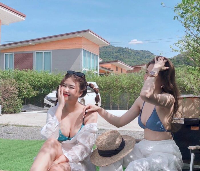 พาเพื่อนมาถ่ายรูปที่ พูลวิลล่า ระยอง