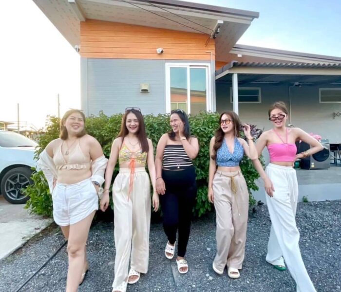 มุมถ่ายภาพของ สาวๆ ที่พูลวิลล่า ระยอง
