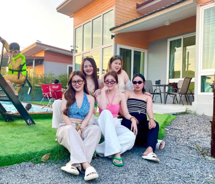 มุมถ่ายรูปสาวๆที่ Mountain View Pool Villa Rayong